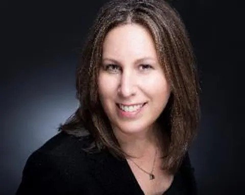 Dayna Zeiltin