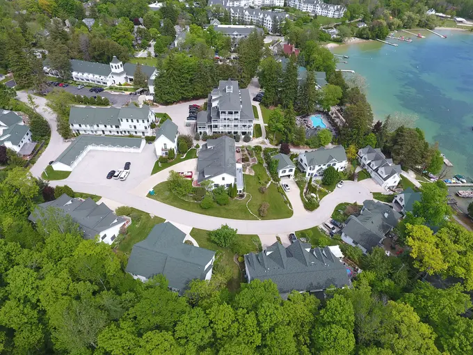 The Shore Club Wisconsin, Ascend Hotel Collection ......