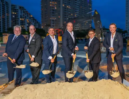 Mo and Swire Leadership Sand 1