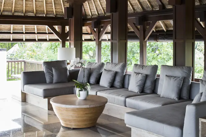 REV?V? Wellness Resorts ......