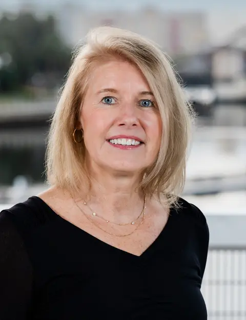 Lori Nelson