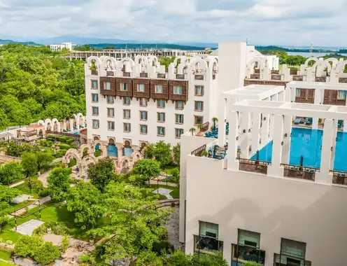 dailypoint signs Serena Hotels and Mirror Lake Inn Resort & Spa as new customers