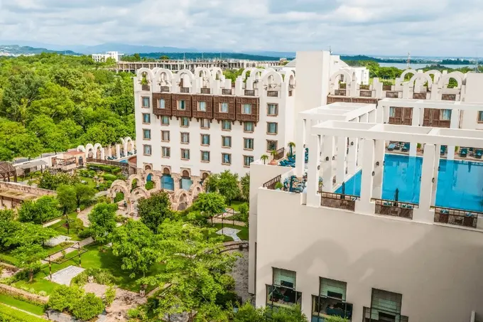 dailypoint signs Serena Hotels and Mirror Lake Inn Resort & Spa as new customers