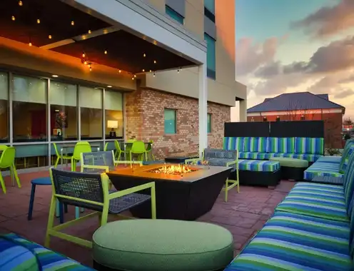 Home2 Suites by Hilton Tupelo - Patio Area