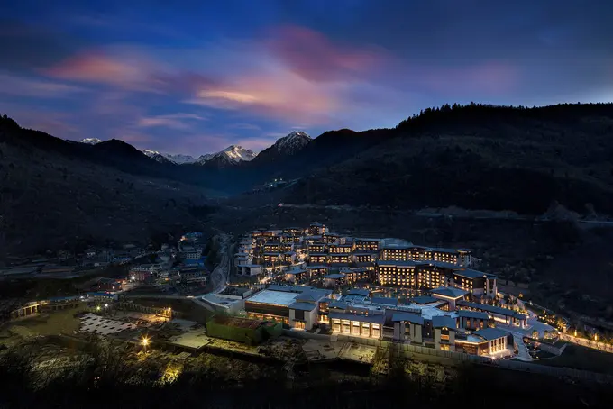 Hilton Jiuzhaigou Resort ......