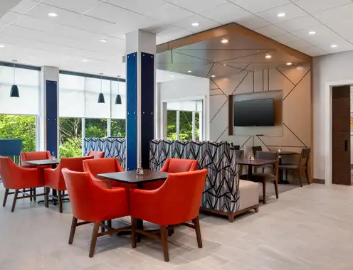 Holiday Inn Express & Suites Pittsfield-Lenox-Berkshires by IHG