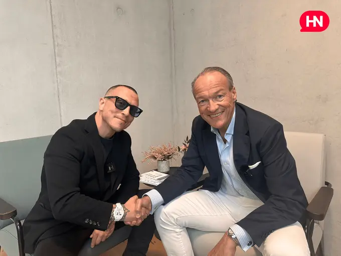 Simone Puorto and Bernold O. Schroeder (right)