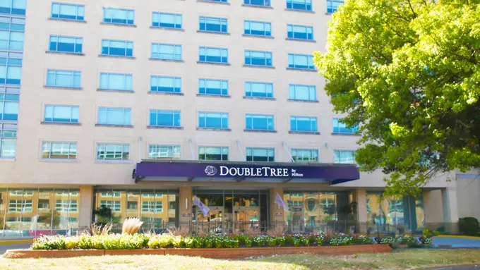 DoubleTree by Hilton St. Louis Forest Park ......