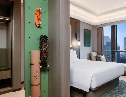 Hghjd One King Bed City View Yoga