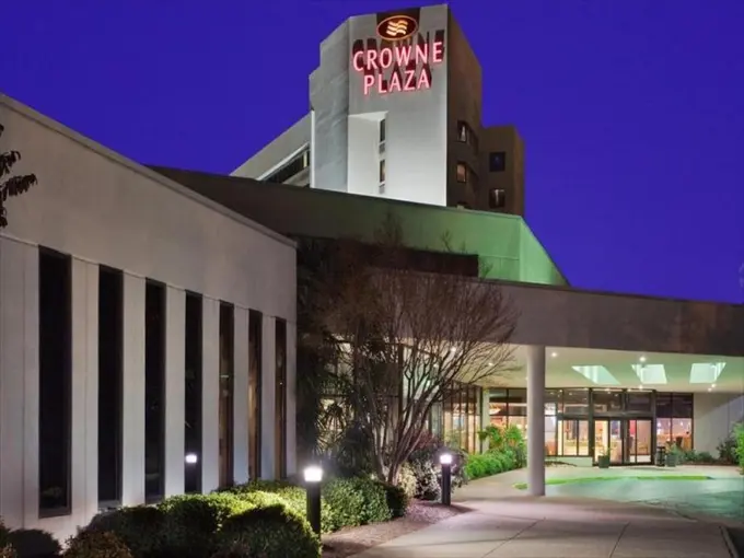 Crowne Plaza Virginia Beach Town Center ......