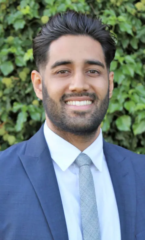 Naveen Leer