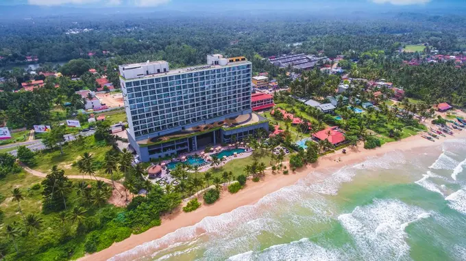Weligama Bay Marriott Resort & Spa ......