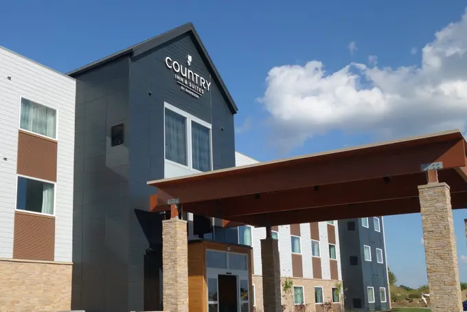Country Inn & Suites by Radisson, Ft. Atkinson ......