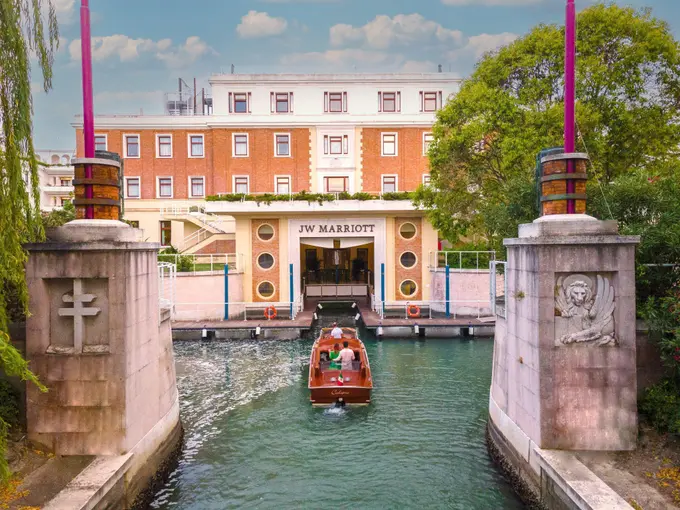 JW Marriott Venice Resort & Spa ......