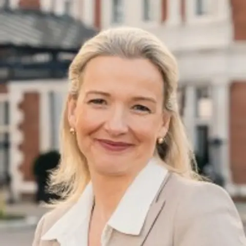 Joanna Barnett