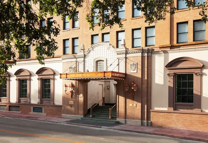 Crescent Hotels & Resorts Announces Management of The St. Anthony, a Luxury Collection Hotel