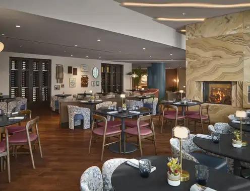 Noble Fox Bar & Terrace  Le Meridien Arlington.1