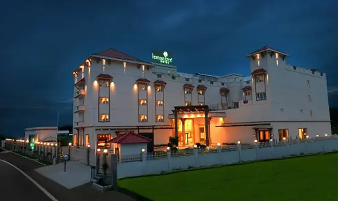Red Fox Hotel, Dehradun ......