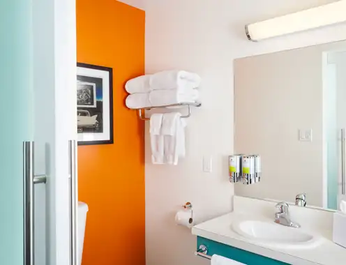University Inn Acquired by A Fund Affiliated with Onelin Capital Corporation and Its Partners, Staypineapple Hotels Inc. to Manage Property under Management and Licensing Agreement