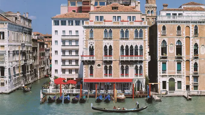 Rosewood Hotel Bauer ......