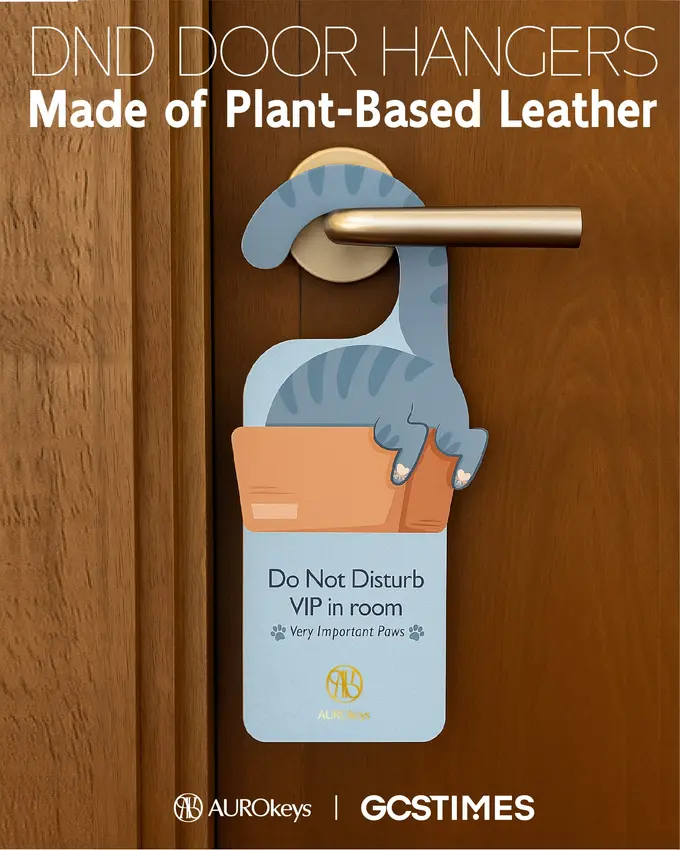 Pet?themed DND door hangers