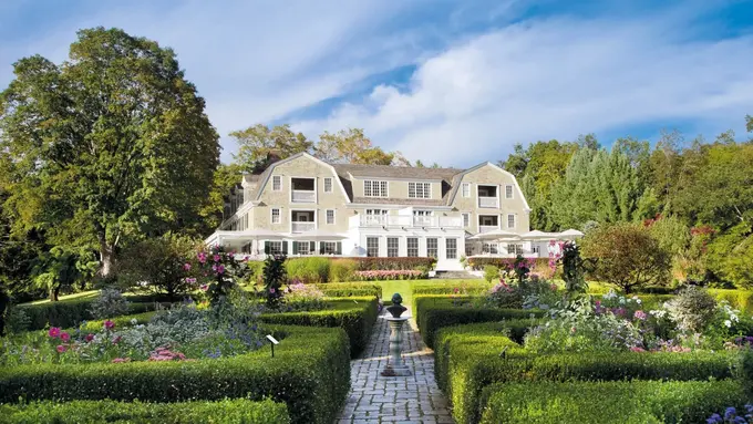DoveHill Acquires the Acclaimed Mayflower Inn & Spa, Auberge Collection in Washington, Connecticut