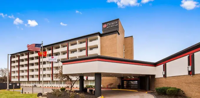 Best Western Premier Kansas City Sports Complex Hotel ......