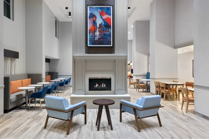 Hampton Inn & Suites Charlottesville-At The University ......