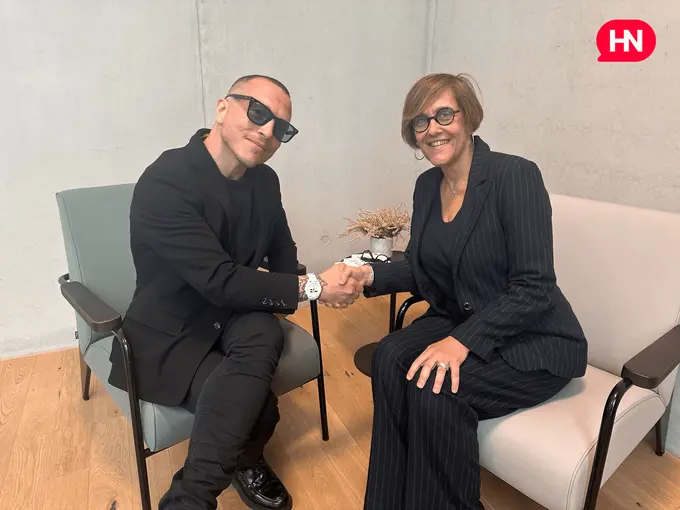 Simone Puorto and Christine Merckelbagh (right)