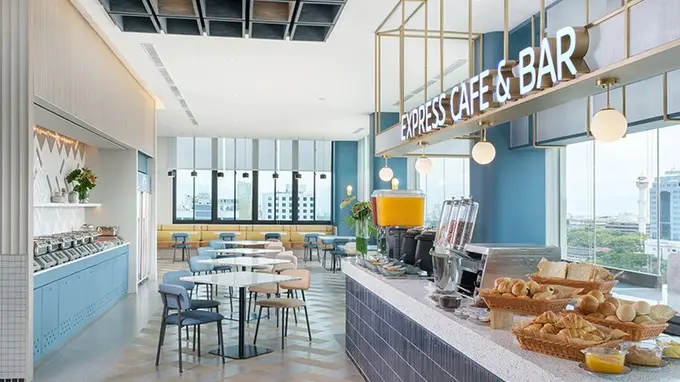 Holiday Inn Express Bandung Braga Express Cafe and Bar Breakfast Setup Image ......