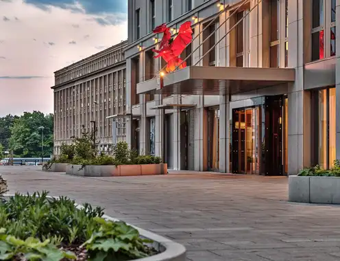 Radisson RED Hotel & Radisson RED Apartments, Krak