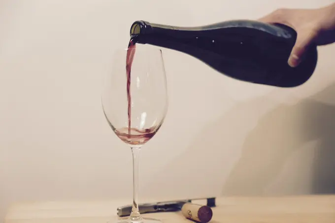 How To Master The Skill Of Pouring Wine, According To An Expert
