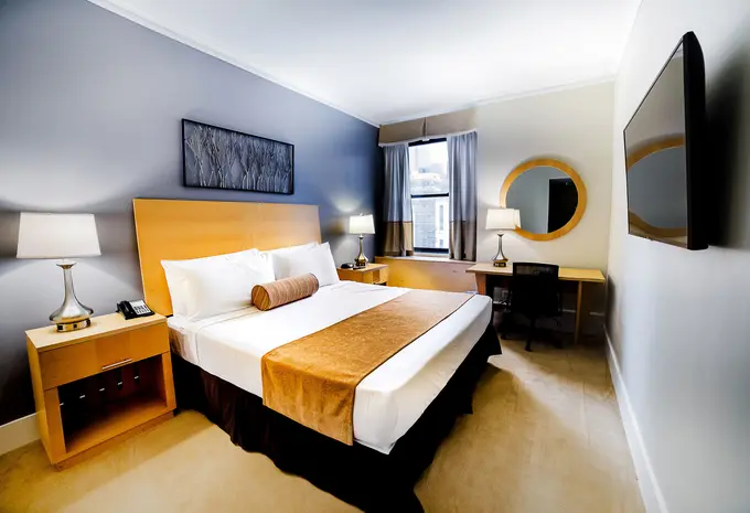 Hotel Pennsylvania ......