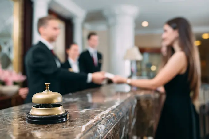 How to become an upselling champion at the front desk