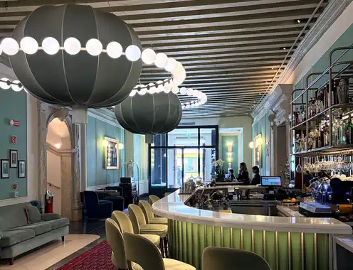 Tell the Arrival Story: Help Guests Picture Their First Impression