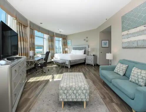 Coast Lonsdale Quay Hotel