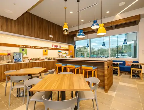 Tru by Hilton Distrito Palmerola Breakfast Seating