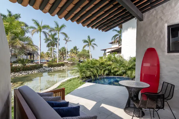 Thompson Zihuatanejo ......