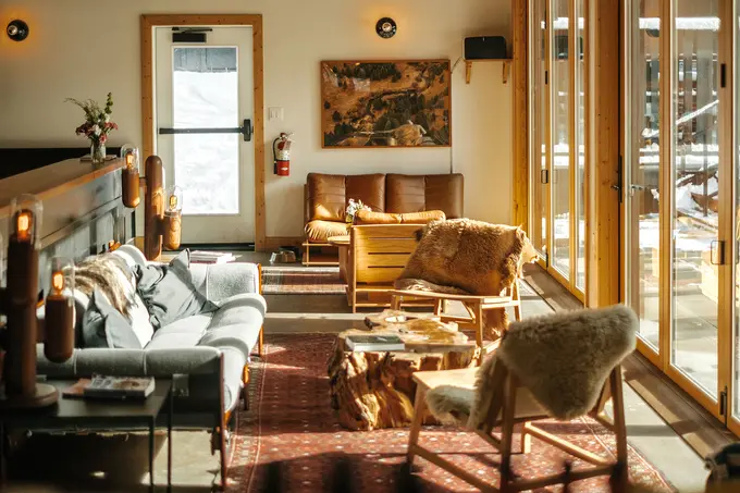 The Coachman Hotel ......