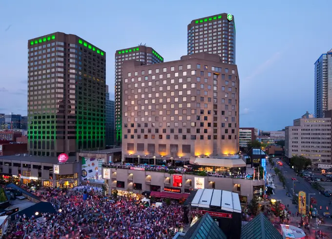 DoubleTree by Hilton Montreal ......