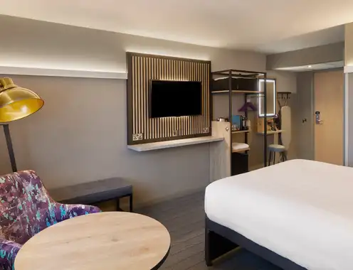 Premier Plus Bedroom Pan Room Shot