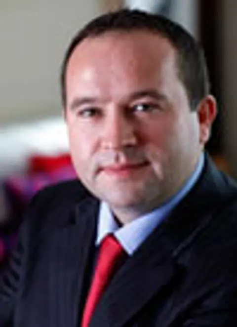 Simon Mahon