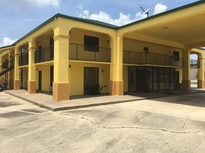 M Star Hotel Atmore ......