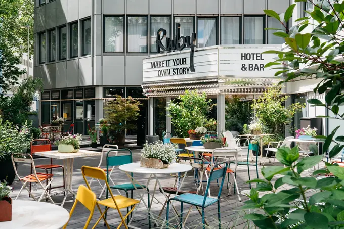 Ruby Leni Hotel & Bar ......