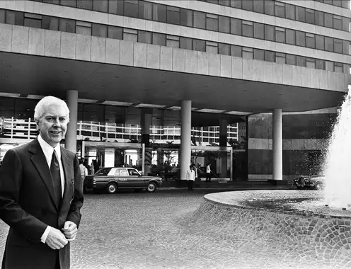 Regent Hong Kong Mourns the Passing of Visionary Founder Robert H. Burns