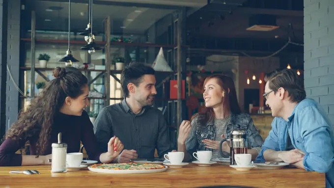 Top 5 Work Communication Apps for Hospitality Teams