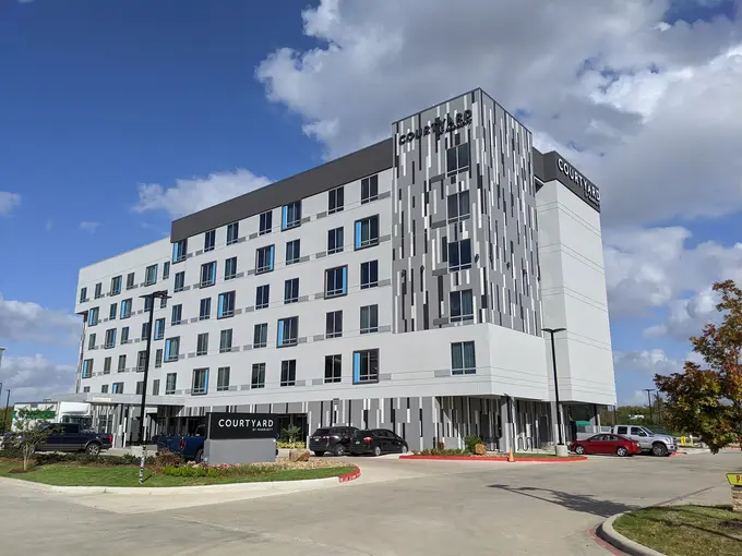 The Courtyard by Marriott Houston I-10 West/Memorial ......