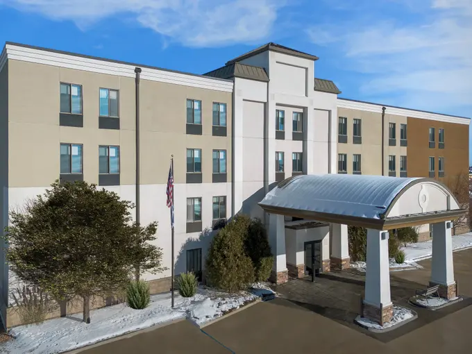 Holiday Inn Express Fargo 10981390518 4x3 ......