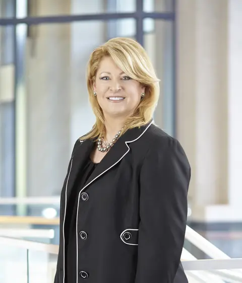 Suzanne Saunders