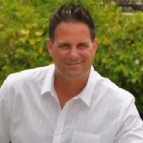 Brett Lindsay